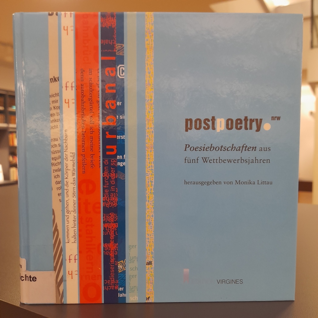 Buch "postpoetry.nrw: Poesiebotschaften aus fünf Wettbewerbsjahren / herausgegeben von Monika Littau"